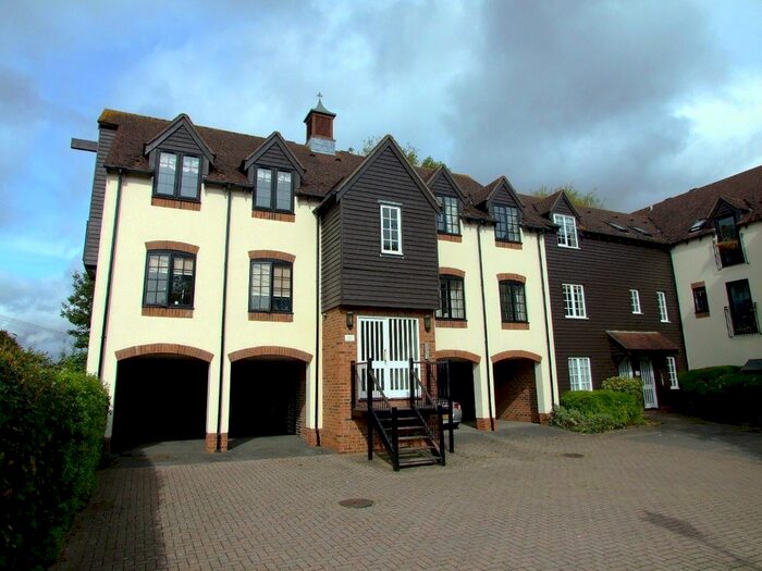 2 Bedroom Flat To Rent In Mill Lane, Newbury, RG14
