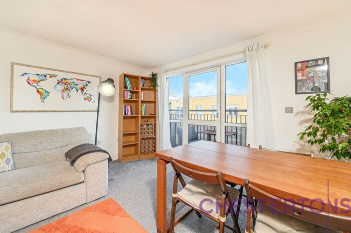 2 Bedroom Flat To Rent In Coalstore Court, Candle Street, E1