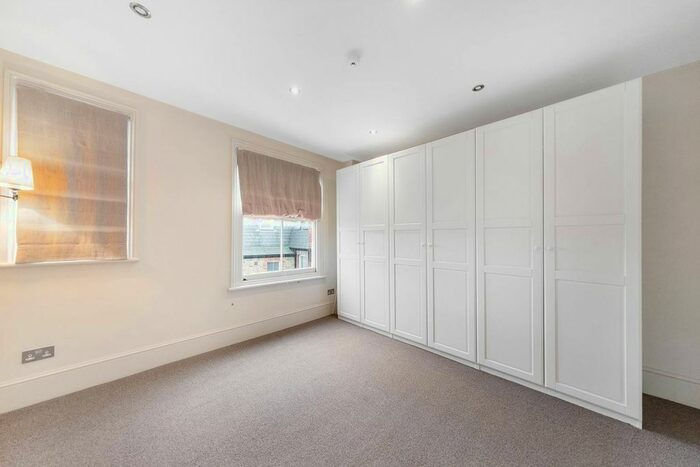3 Bedroom Flat To Rent In New Kings Road, Fulham, London SW6