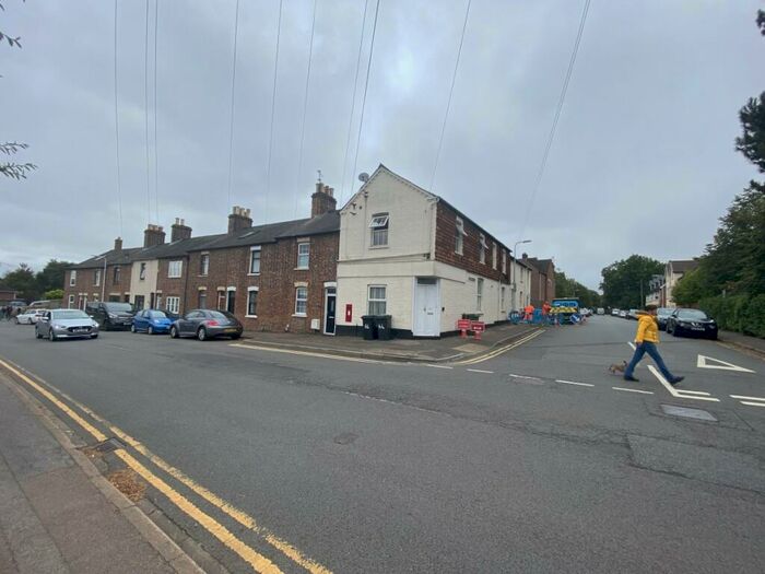 2 Bedroom Flat To Rent In Enbourne Road, RG14