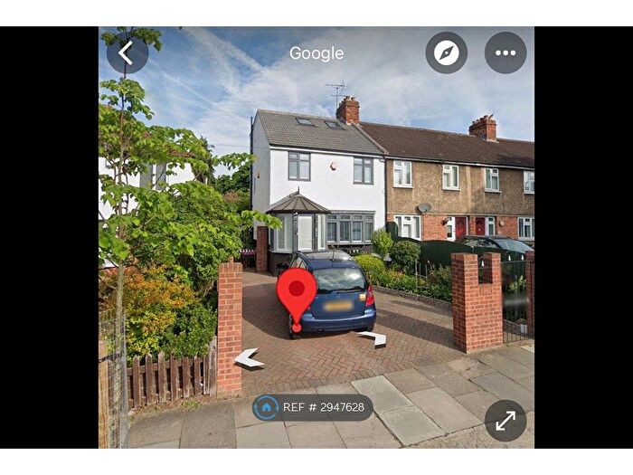 3 Bedroom End Of Terrace House To Rent In Charlton Park Lane, London, SE7