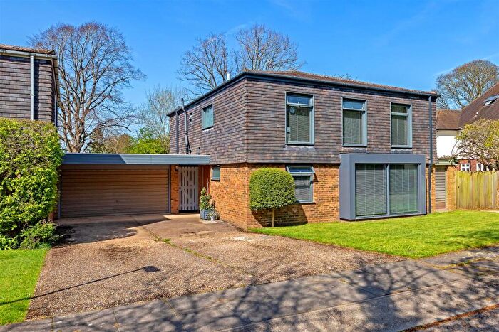 4 Bedroom Detached House For Sale In May Close, St. Albans, AL3