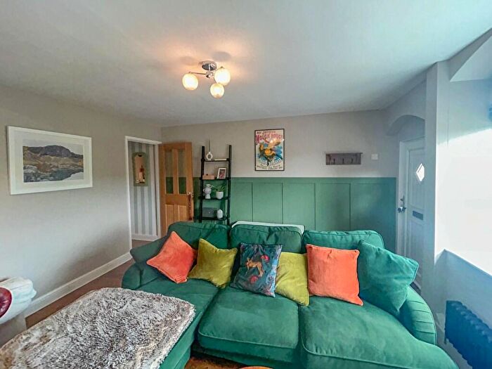 2 Bedroom Cottage To Rent In Aire View, Cononley, West Yorkshire, BD20