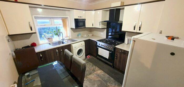 4 Bedroom Flat To Rent In Leeds Old Rd, Bradford, BD3