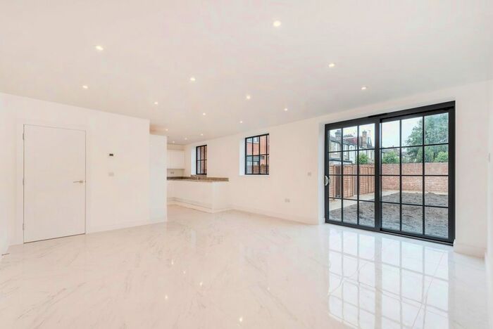 2 Bedroom Flat To Rent In Imperial Court, Station Road, Colliers Wood, SW19