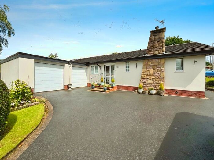 3 Bedroom Bungalow To Rent In Coppice Close, Woodley, Stockport, Greater Manchester, SK6
