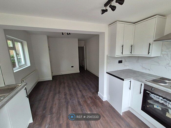 2 Bedroom Flat To Rent In Rainham Road, London, NW10