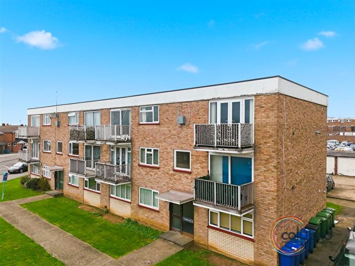 2 Bedroom Flat For Sale In Coronation Avenue, East Tilbury, RM18