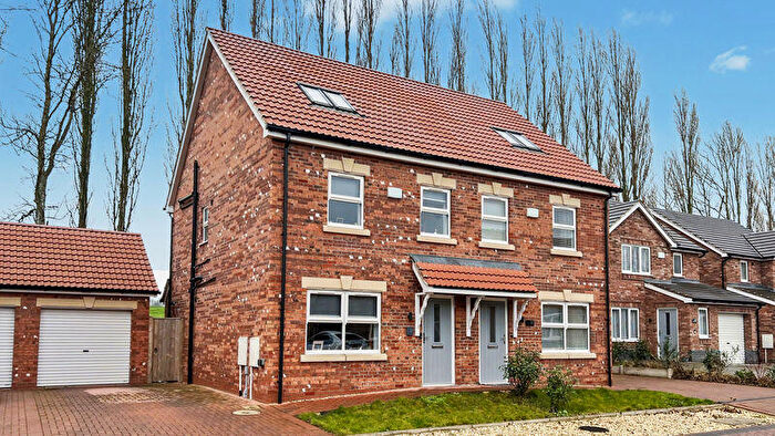 3 Bedroom Semi-Detached House For Sale In Appledore Crescent, Scunthorpe, DN17