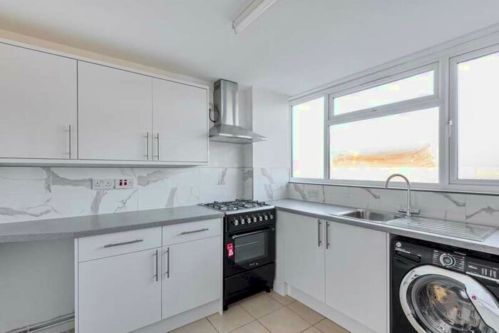 3 Bedroom Apartment To Rent In Abingdon, Oxfordshire, OX14