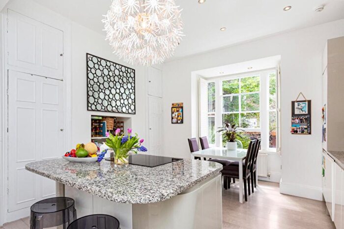 2 Bedroom Flat For Sale In Edith Grove, Chelsea, London, SW10