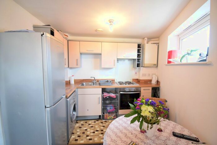 2 Bedroom Flat For Sale In Morris Walk, Dartford, DA1