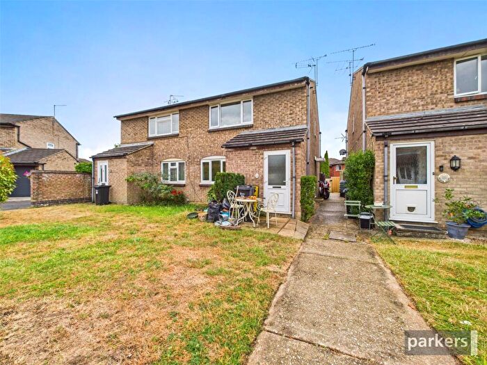 1 Bedroom Maisonette For Sale In Medina Close, Wokingham, Berkshire, RG41