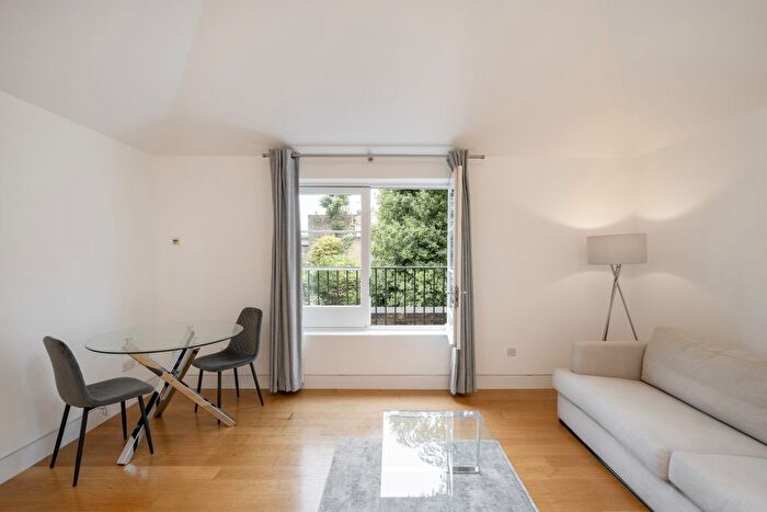1 Bedroom Mews To Rent In Kings Road, Chelsea, SW3