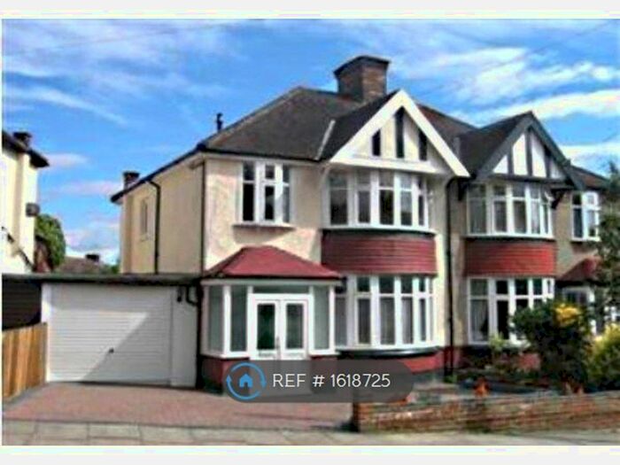 3 Bedroom Semi-Detached House To Rent In Raleigh Drive, Whetstone, N20