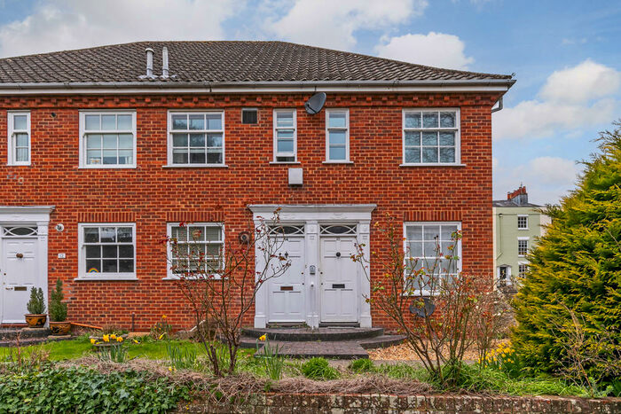 2 Bedroom Ground Flat To Rent In St Michaels Gardens, Winchester, SO23