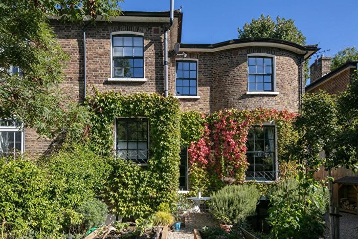 4 Bedroom Semi-Detached House For Sale In Peckham Hill Street, Peckham, SE15