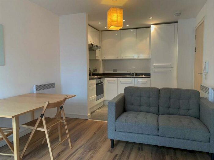 2 Bedroom Flat To Rent In The Quadrangle, Lower Ormond Street, Manchester, M1