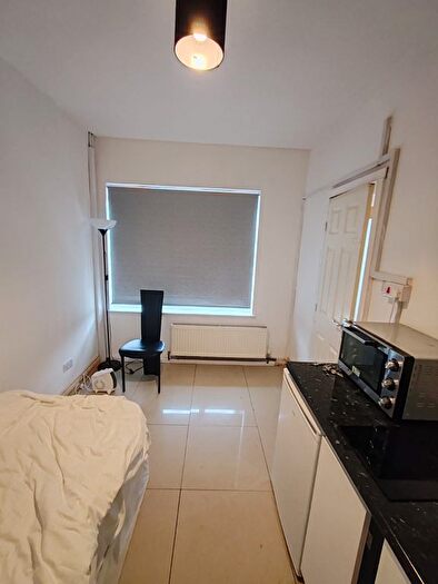 Studio To Rent In Southwood Drive, Tolworth, KT5