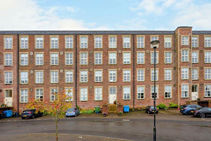 2 Bedroom Apartment For Sale In Woolcarders Court, Cambusbarron, Stirling, FK7