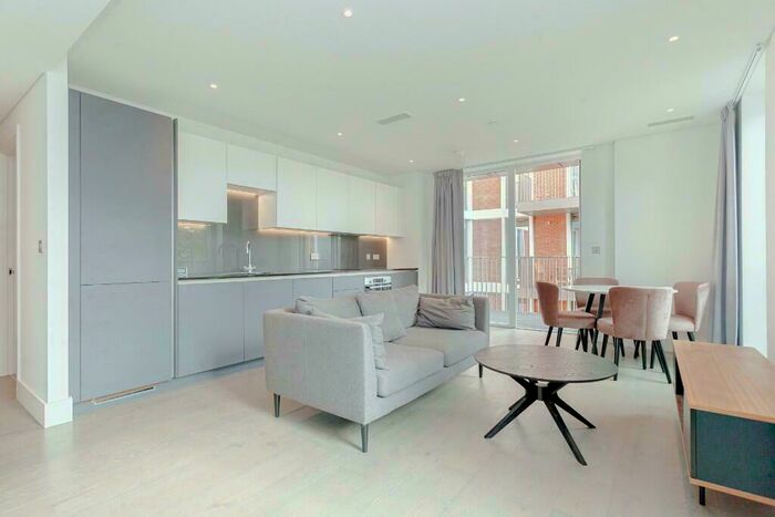 2 Bedroom Apartment To Rent In Gartons Way, London, SW11