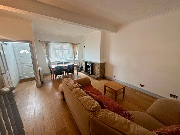 3 Bedroom Terraced House To Rent In Thornton Road, Leytonstone, E11