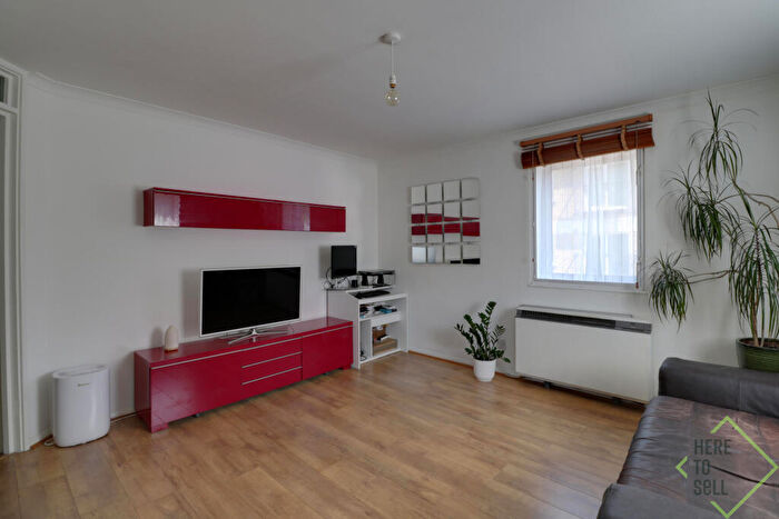 1 Bedroom Flat For Sale In East Smithfield, Tower Bridge, London, E1W