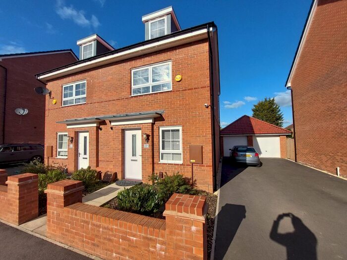4 Bedroom Property To Rent In Broomfield Crescent, Leicester, LE4