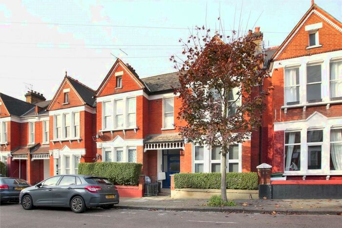 2 Bedroom Flat To Rent In Lynn Road, Clapham South, London, SW12