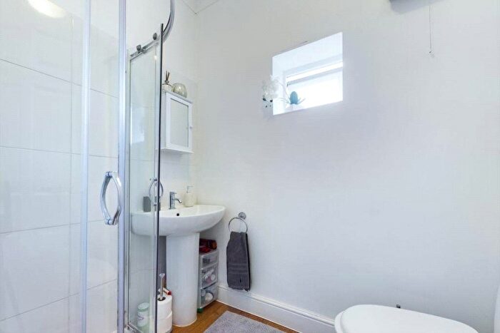 2 Bedroom Detached House To Rent In Russell Road, Walthamstow, E17
