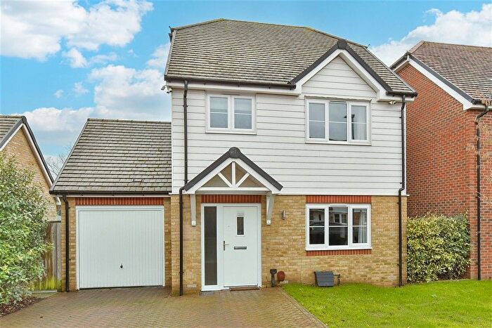 3 Bedroom Detached House For Sale In Haffenden Avenue, Sittingbourne, Kent, ME10