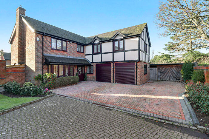 5 Bedroom Detached House For Sale In Bishops Grove, Windlesham, GU20