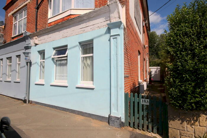 2 Bedroom Ground Flat To Rent In School Green Road, Freshwater, PO40