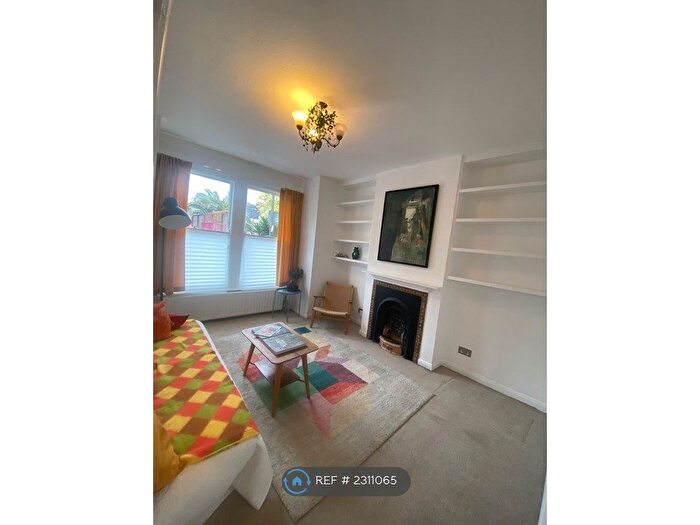 1 Bedroom Flat To Rent In Twilley Street, London, SW18