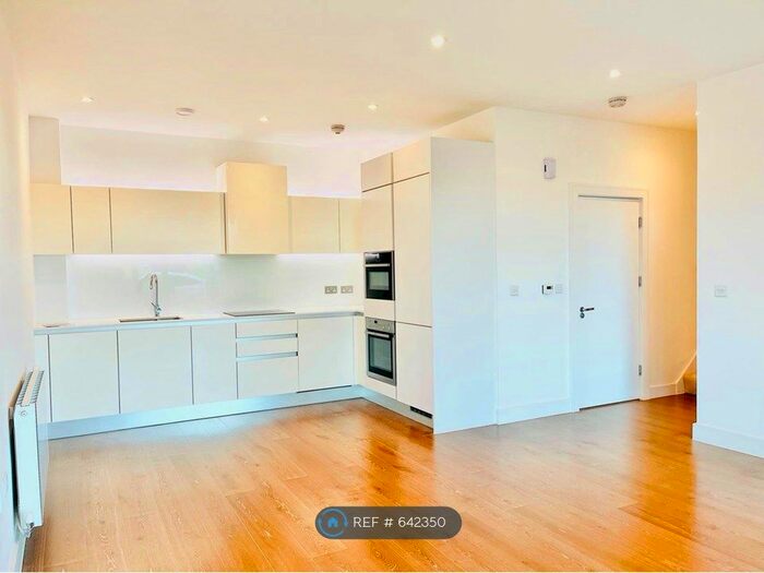 3 Bedroom Flat To Rent In Handley Drive, London, SE3