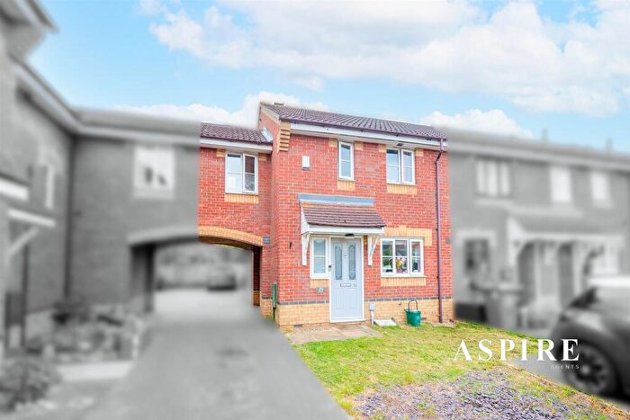 3 Bedroom End Of Terrace House For Sale In Warren Drive, Basildon, SS14