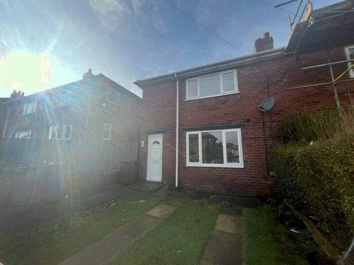 3 Bedroom Semi-Detached House To Rent In Highstone Avenue, Worsborough, S70