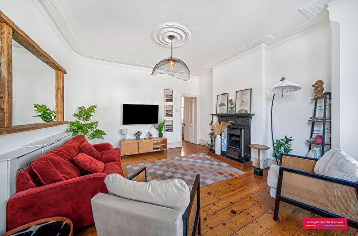 2 Bedroom Flat To Rent In Colney Hatch Lane, London, N10