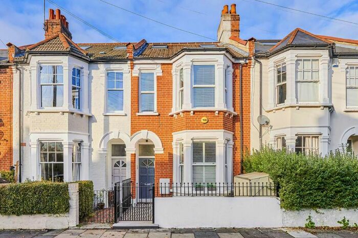 2 Bedroom Flat To Rent In Cambray Road, London, SW12
