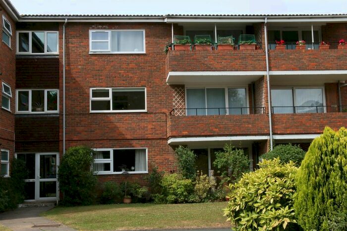 2 Bedroom Flat To Rent In Sherland Court, The Dell, Radlett WD7