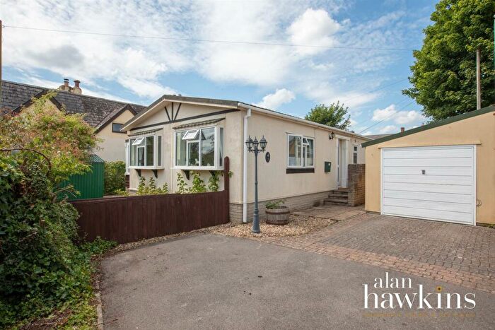 2 Bedroom Park Home For Sale In Church Park, Bradenstoke, SN15