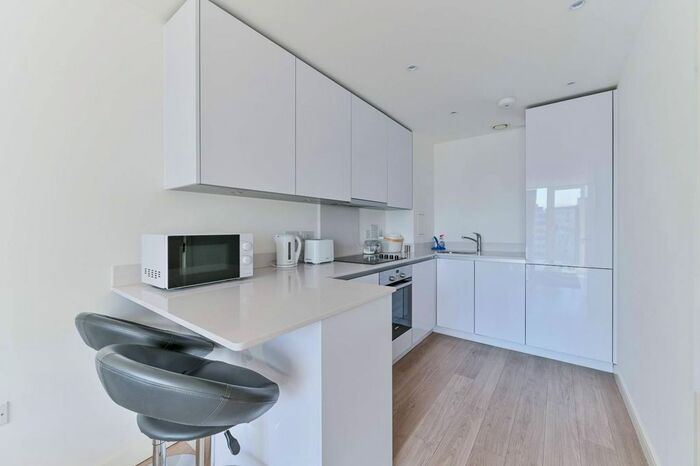 1 Bedroom Flat To Rent In Pinnacle Apartments, East Croydon, Croydon, CR0