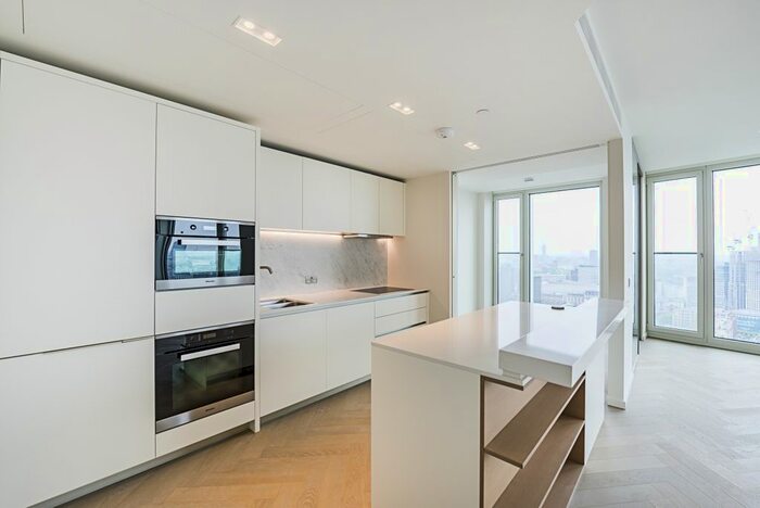 3 Bedroom Flat To Rent In Upper Ground, London, SE1