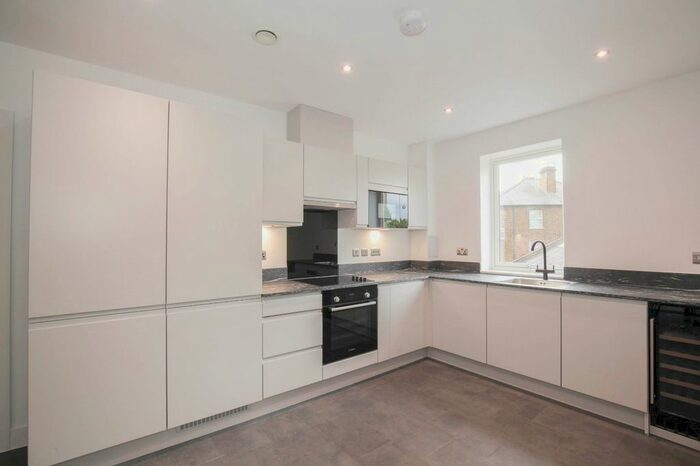 1 Bedroom Flat To Rent In A Kew Bridge Road, Brentford, TW8