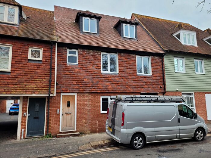 2 Bedroom Flat To Rent In Tower Way, Canterbury, CT1
