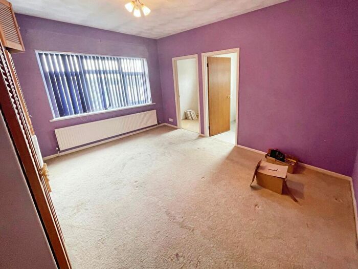 5 Bedroom Semi-Detached House For Sale In Walters Road, Bridgend, CF31 - Photo 7