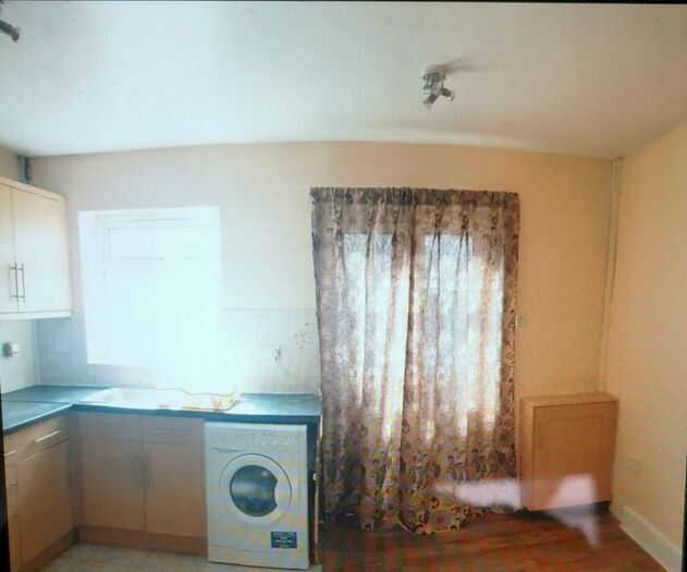 Studio To Rent In B Bath Road, Hounslow, TW5