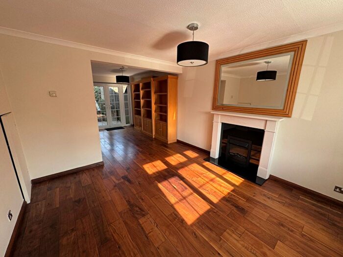 3 Bedroom Semi-Detached House To Rent In Ashdales, St.Albans, AL1