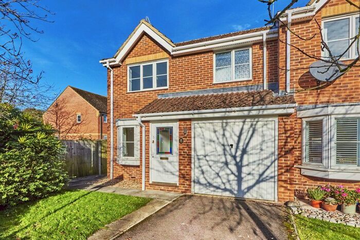 3 Bedroom Property To Rent In Marconi Way, St Albans, Herts AL4