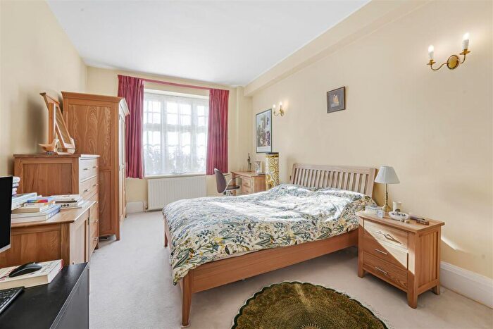 4 Bedroom Flat For Sale In Clifton Court, Northwick Terrace, NW8